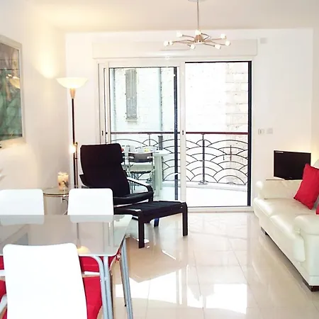 Palais Liberte Apartamento *