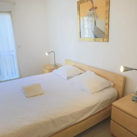 Apartment Palais Liberte
